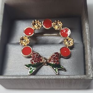 Wreath Gold Tone Christmas Brooch Red Rhinestone Womens Jewelry
